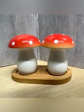 Wizarding Trunk Toadstool Harry Potter Mushroom Salt and Pepper Shakers
